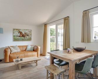 Bungalow with a terrace at Bedafse Bergen - Uden - Essbereich