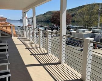 Lake Front Hotel - Cooperstown - Balcón