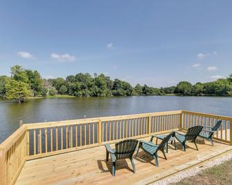 Lakefront College Station Home Near Texas A and M! - College Station - Balcony