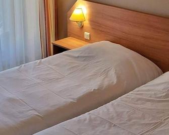 Logis - Hotel Restaurant du Parc - Cransac - Bedroom