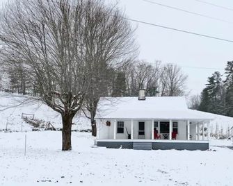 Escape to your cozy Mars Hill Cottage, near Asheville - Mars Hill - Edificio