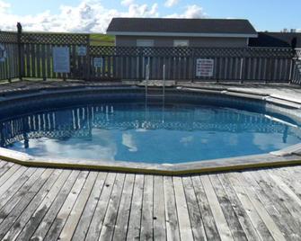 Mayfield Country Cottages - Cavendish - Pool