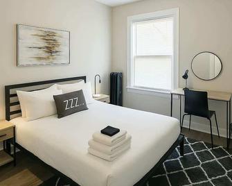 Spacious 2br Near Dining & Shops - Chicago - Bedroom
