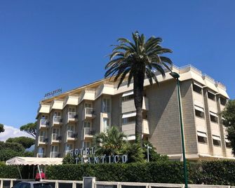 Hotel Atlantico - Forte dei Marmi - Building