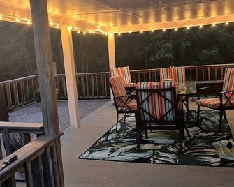 The 1st Camp You'll Want to Stay At! Private Boat Launch & Plenty of Outdoor Fun - Bay Saint Louis - Balkon