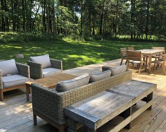 Green Sanctuary: Luxury Home Surrounded by Nature - New Paltz - Patio
