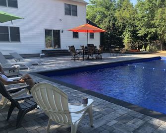 Northfork LI House Rental-Family Beaches:includes guest pass, Golf, & Wineries - Riverhead - Bazén