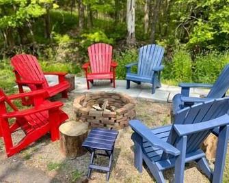 SKI Bike, Hike & Golf Townhouse w/ Hot tub - Ellicottville - Patio