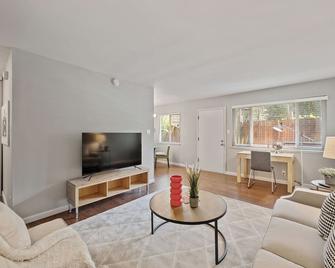 Peaceful 1-bedroom apartment in Oakland - Oakland - Sala de estar