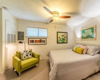 Cute, Cozy and Quiet Studio just north of UT and Downtown. - Austin - Bedroom