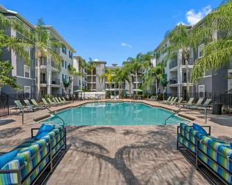 Modern Stay 1 Mile To Usf Pool Gym - Tampa - Zwembad