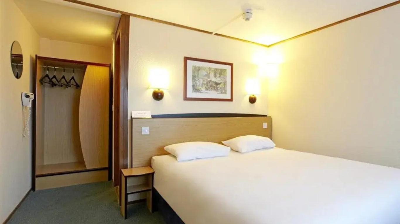 The Crossway Hotel, Part of AG Collection