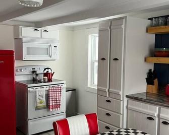 PoppyJoe's - Twillingate - Kitchen