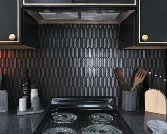 The Cat's Meow Apt 1 Sunset Heights - El Paso - Kitchen