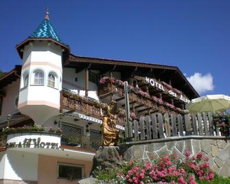 Hotel Des Alpes - Soraga - Clădire