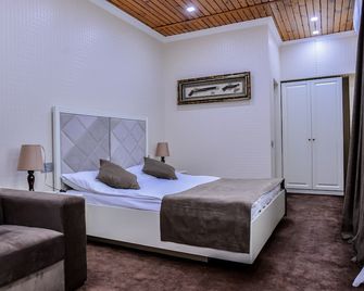 East Legend Hotel - Baku - Kamar Tidur