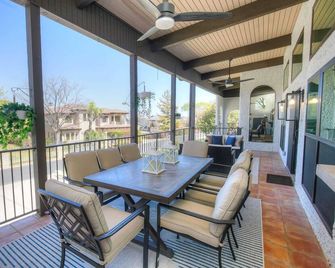 Luxury Spanish Style Home Walking Steps To Hsb Resort - Horseshoe Bay - Balcony