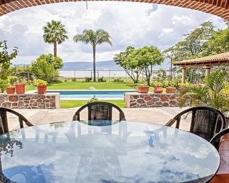 Beautiful house in Chapala with an incredible garden with pool and Jacuzzi - Jocotepec - Alberca