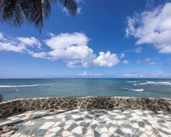 Experience Paradise: Beachfront Home w/ Pool & Stunning Ocean Views, rent 2 or 1 - Aguada - Playa