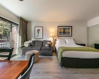 King Studio 2nd Floor #234 at Donner Lake Village - Truckee - Habitación