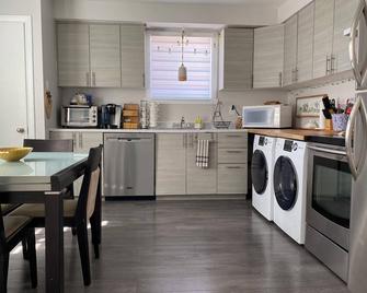 Cozy & Bright Apartment in the Historic city of Old Terrebonne - Terrebonne - Cocina