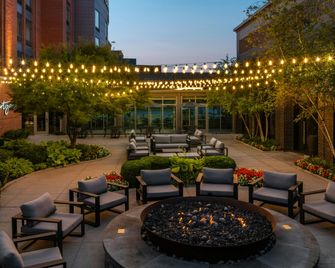 Courtyard by Marriott Columbus OSU - Columbus - Patio