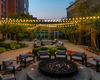 Courtyard by Marriott Columbus OSU - קולומבוס - פטיו