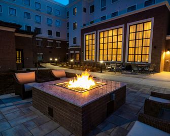 Staybridge Suites Washington DC East - Largo By IHG - Largo - Innenhof