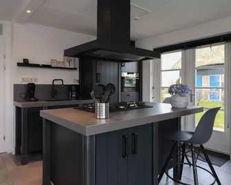 Waterfront Villa With Sauna - Makkum - Kitchen