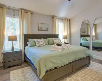 Lynchburg Rental with Deck Near Downtown! - Lynchburg - Yatak Odası