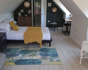 The Lookout - Bromsgrove - Bedroom