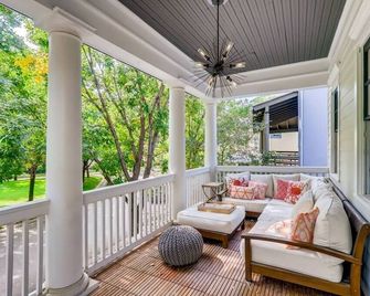 House in 'Coolest Neighborhood in America' - Longmont - Balcony