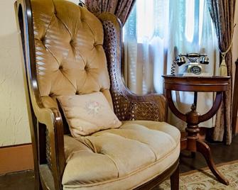 Vintage Circa 1885 Downtown Cottage With Private Back Porch And Courtyard - Natchez - Sala de estar