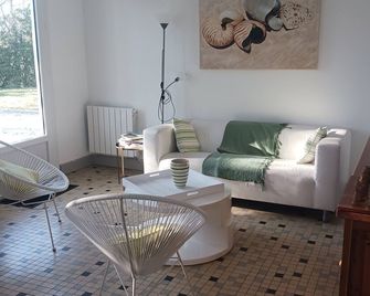 Gite Rural Avec Piscine Chauffee Randonnées Vtt Tourisme Montaigu De Quercy - Montaigu-de-Quercy - Sala de estar