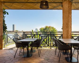Radisson Hotel Tamboho Waterfront Antananarivo - Antananarivo - Balkong