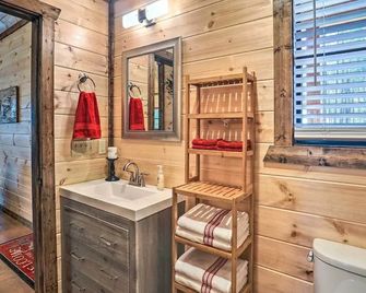'the Breeze' - Broken Bow Cabin w/ Hot Tub & Deck! - Broken Bow