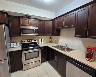 Basement Suite Private Entry Fort Mcmurray - Fort McMurray - Kitchen