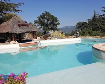 Suite Médiévale 40m2 chambre d' hôte du Mas Fabrègue - Rousson - Piscine