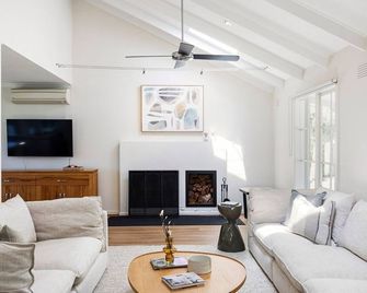 Whispering Woodlands with Pool and Tennis Court - Mount Eliza - غرفة معيشة