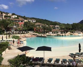 Les Restanques Du Golfe De St-tropez - Grimaud - Pool