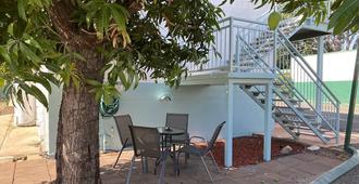 Central Point Motel - Mount Isa - Patio