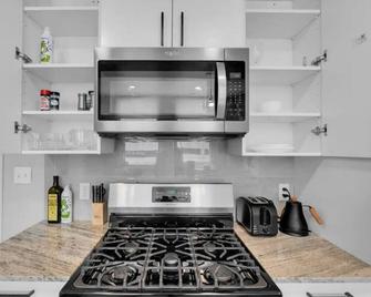 2br Near Bok Center - Gym, Lounge, Balcony, Pet Ok - Tulsa - Kitchen