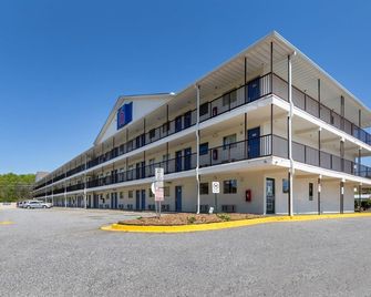 Motel 6 Greenville Sc - Greenville - Edifício