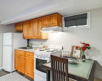 Walkable Elmont Studio: 19 Mi to New York City! - Elmont - Kitchen