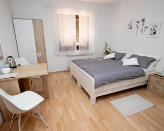 Guesthouse Sanabor - Postojna - Bedroom