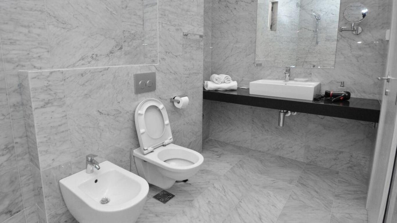 Hotel Atina