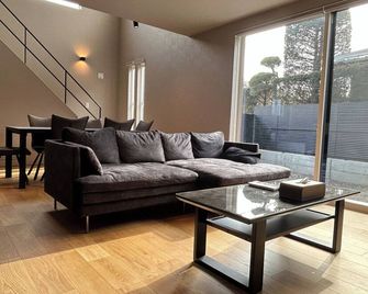 Fuji Petel UN Newly built Pets allowed 10 minu / Minamitsuru-gun Yamanashi - Minami-Alps - Salon