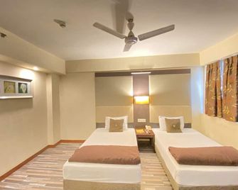 Astoria Hotel - Kolkata - Bedroom