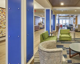 Holiday Inn Express & Suites Medford-Central Point By IHG - Central Point - Lounge