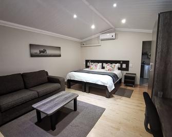 The Place Guest House - Mbabane - Bedroom